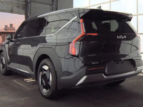 Used 2026 Kia EV9 Light RWD image 4
