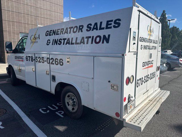 Used 2017 Chevrolet Express 3500 RWD image 2