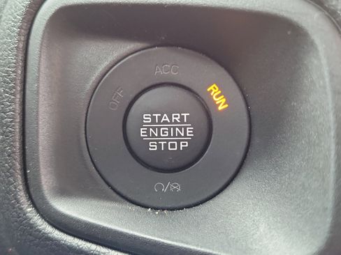 Used 2024 Jeep Gladiator Sport image 30