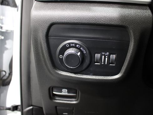 Used 2023 Jeep Grand Cherokee L Laredo AWD/4WD image 8