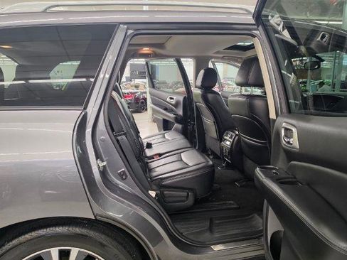 Used 2018 Nissan Pathfinder Platinum AWD/4WD image 40
