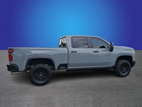 Used 2025 Chevrolet Silverado 2500 ZR2 w/ Technology Package AWD/4WD image 4