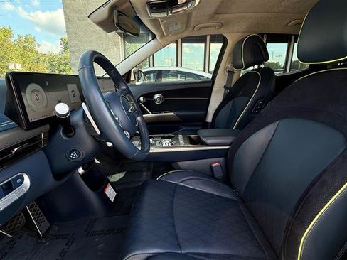 Used 2023 Genesis GV60 Performance image 10