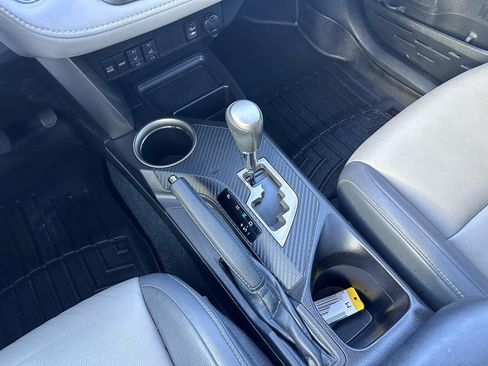 Used 2015 Toyota RAV4 Limited w/ Technology Package AWD/4WD image 23