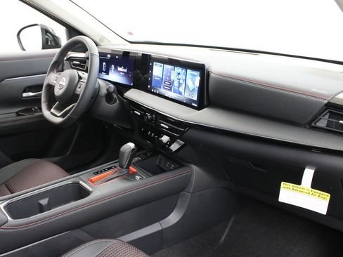 New 2026 Nissan Kicks SR w/ SR Premium Package FWD image 22