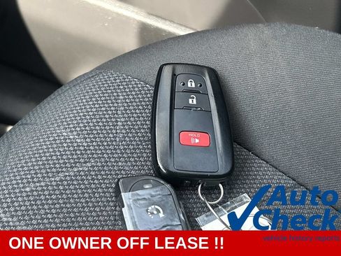 Used 2022 Toyota RAV4 XLE AWD/4WD image 32