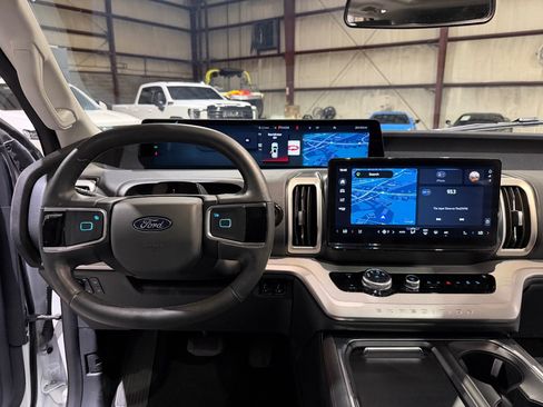 Used 2025 Ford Expedition Active AWD/4WD image 30