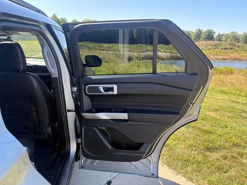Used 2023 Ford Explorer XLT w/ Equipment Group 202A AWD/4WD image 41
