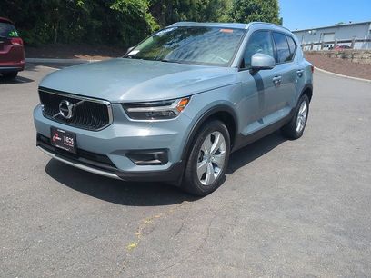 Used 2022 Volvo XC40 T5 Momentum w/ Premium Package