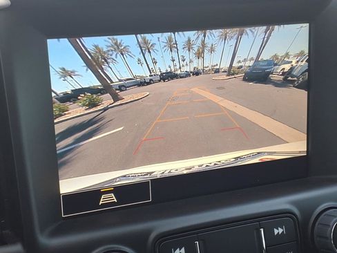 Used 2024 GMC Terrain SLT FWD image 17