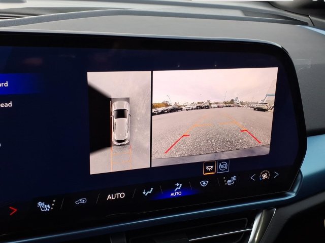 Used 2024 Chevrolet Equinox EV LT FWD image 17