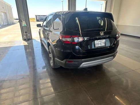 Used 2025 Honda Pilot EX-L image 2