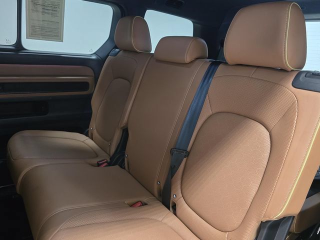 Used 2025 Volkswagen ID. Buzz Pro S RWD image 11