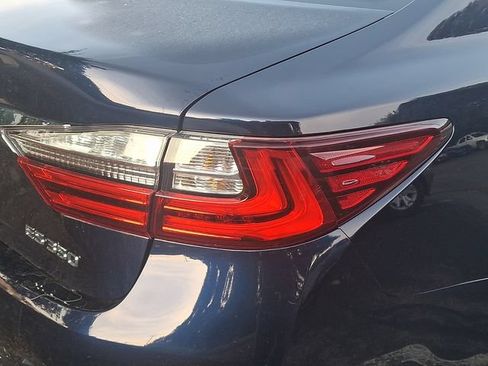 Used 2018 Lexus ES 350 w/ Premier Package FWD image 8