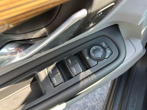 Used 2021 GMC Terrain SLE w/ Driver Convenience Package FWD image 19