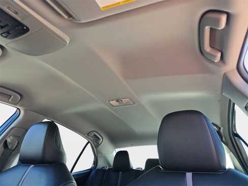 Used 2024 Toyota Camry SE image 33