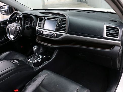 Used 2017 Toyota Highlander Limited FWD image 35