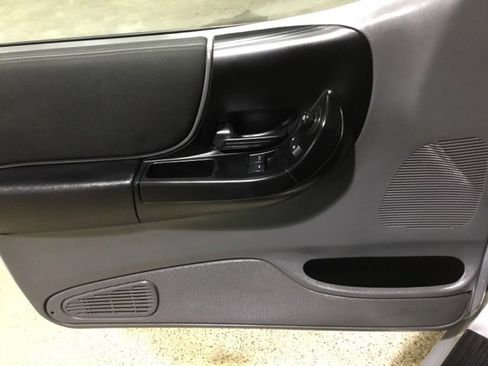 Used 2011 Ford Ranger XLT image 39