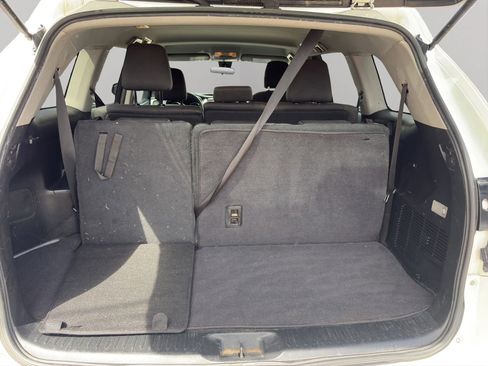 Used 2018 Toyota Highlander LE image 26