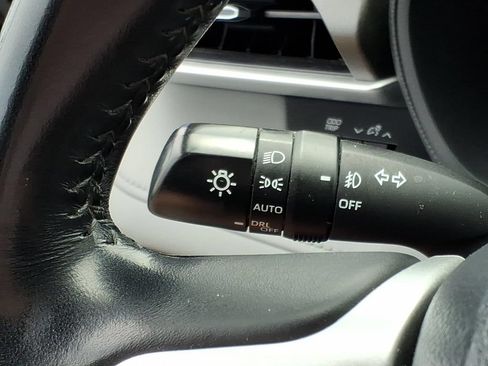 Used 2022 Toyota Highlander LE AWD/4WD image 21
