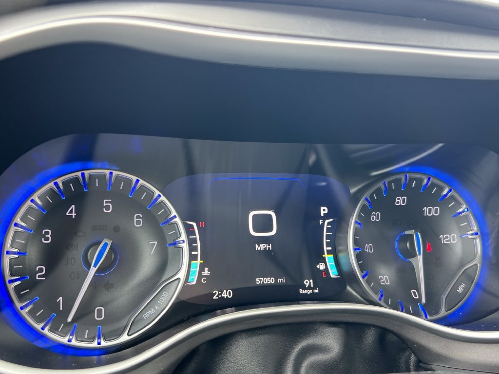 Used 2024 Chrysler Pacifica Touring-L FWD image 24