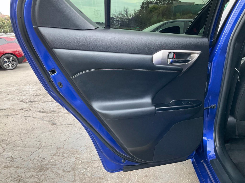 Used 2014 Lexus CT 200h w/ F Sport w/Nuluxe Interior FWD image 33