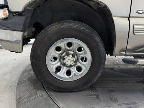 Used 2002 Chevrolet Silverado 1500 LS w/ Off-Road Pkg image 8
