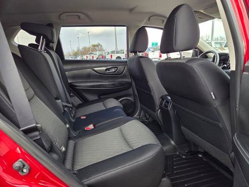 Used 2017 Nissan Rogue SV w/ SV Premium Package image 13