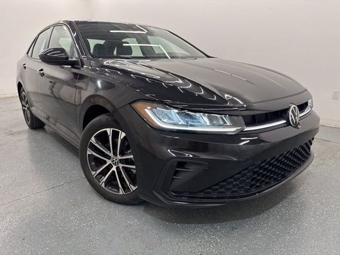 Used 2025 Volkswagen Jetta Sport FWD image 3
