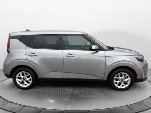 Used 2024 Kia Soul S FWD image 2