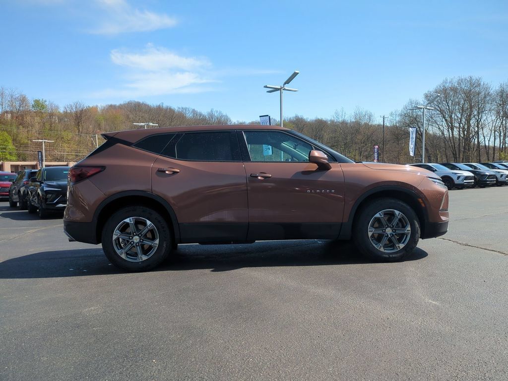 Certified 2023 Chevrolet Blazer LT w/ Driver Confidence Package AWD/4WD image 4