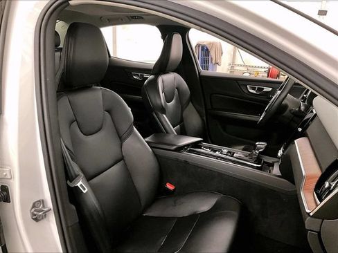 Used 2020 Volvo S60 T6 Momentum AWD/4WD image 7