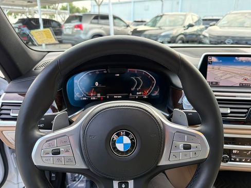 Used 2021 BMW 750i xDrive w/ Executive Package image 21