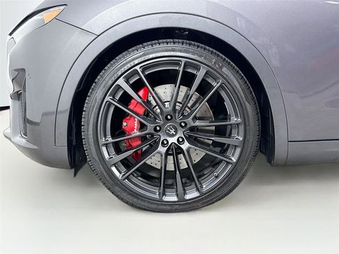 Used 2022 Maserati Levante Trofeo image 31