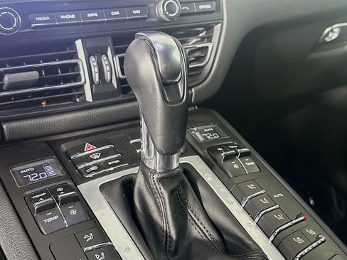 Used 2020 Porsche Macan S image 18