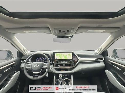 New 2026 Toyota Highlander Platinum image 10