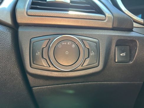 Used 2020 Ford Fusion SE image 24