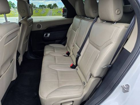 Used 2018 Land Rover Discovery SE AWD/4WD image 22