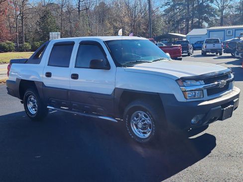 Used 2005 Chevrolet Avalanche 2500 LS w/ Preferred Equipment Group image 4
