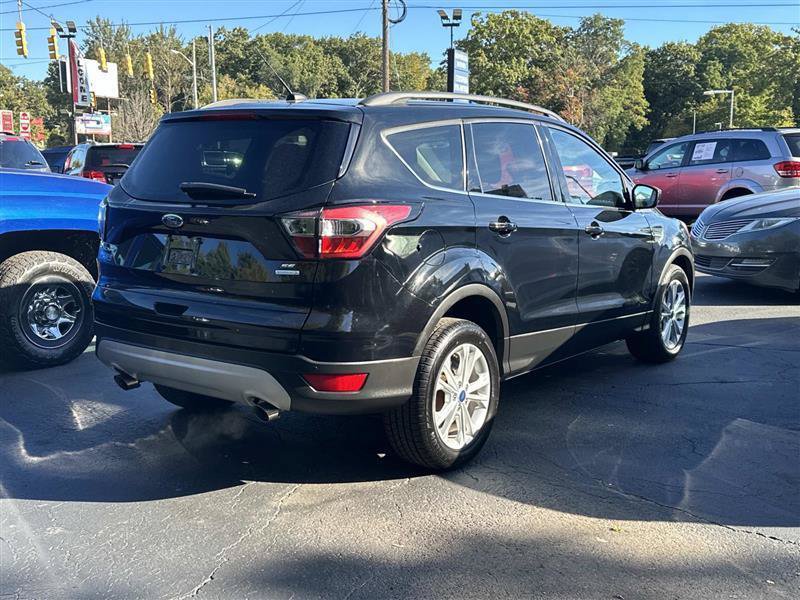 Used 2017 Ford Escape SE w/ Equipment Group 201A FWD image 2