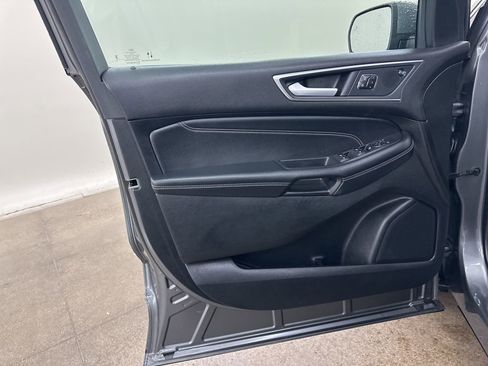 Used 2024 Ford Edge Titanium image 30
