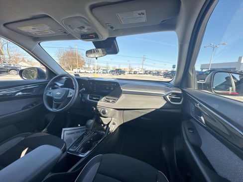 Used 2025 Chevrolet TrailBlazer LS w/ LS Convenience Package image 30