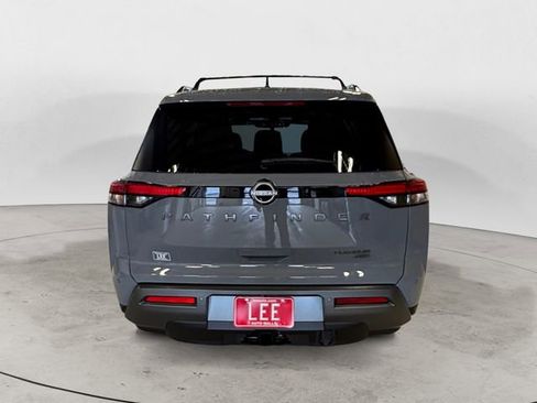 New 2026 Nissan Pathfinder Platinum image 4