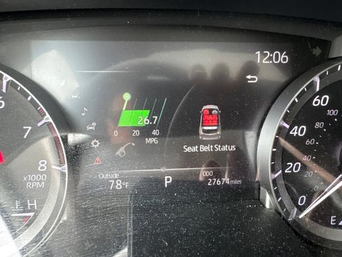 Used 2022 Toyota Highlander XLE AWD/4WD image 17