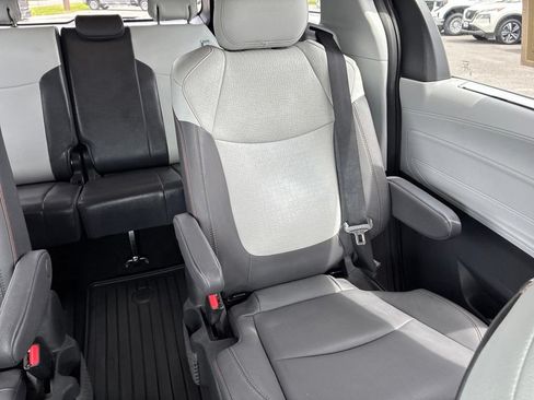 Used 2022 Toyota Sienna XSE w/ XSE Plus Package AWD/4WD image 15