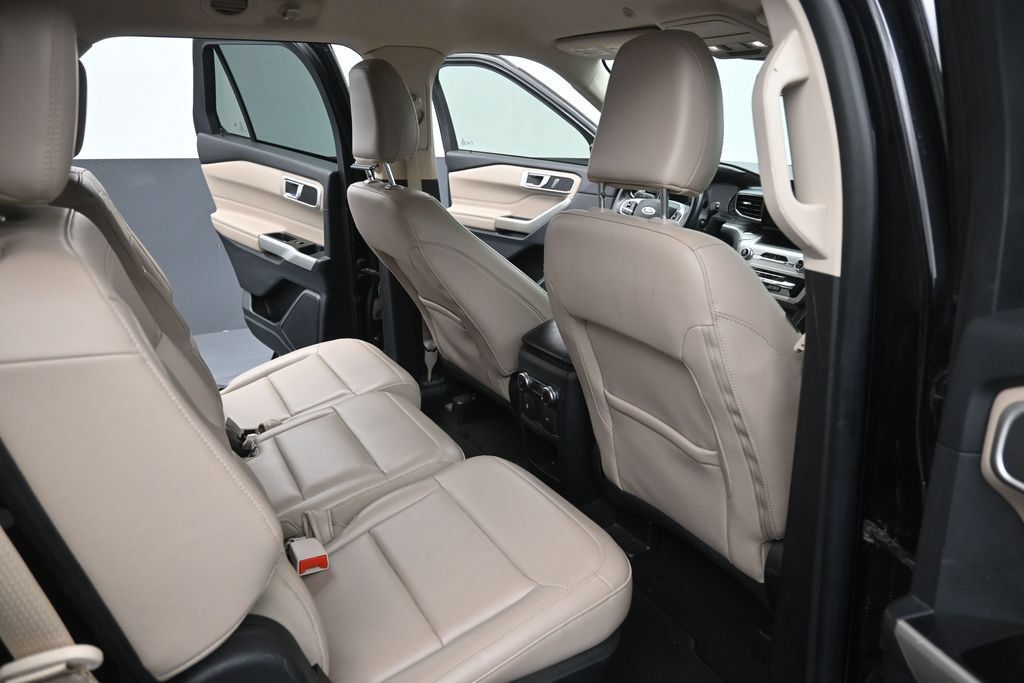 Used 2021 Ford Explorer XLT w/ Equipment Group 202A RWD image 12