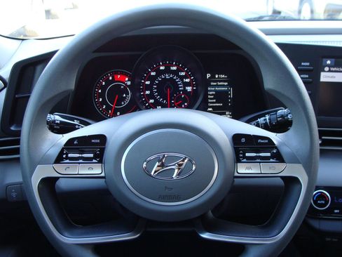 Used 2023 Hyundai Elantra SEL w/ Preferred Accessory Package image 13