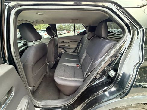 Used 2018 Nissan Kicks SV image 11