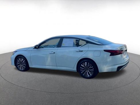 Used 2025 Nissan Altima 2.5 SV FWD image 10