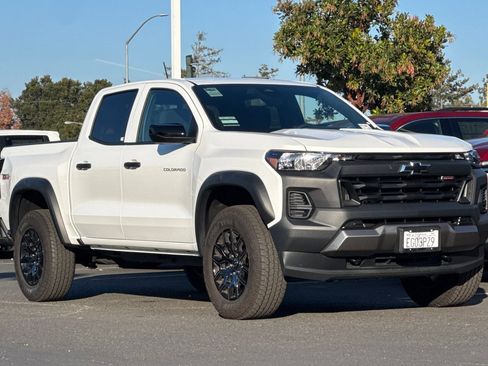 Used 2026 Chevrolet Colorado Trail Boss image 2